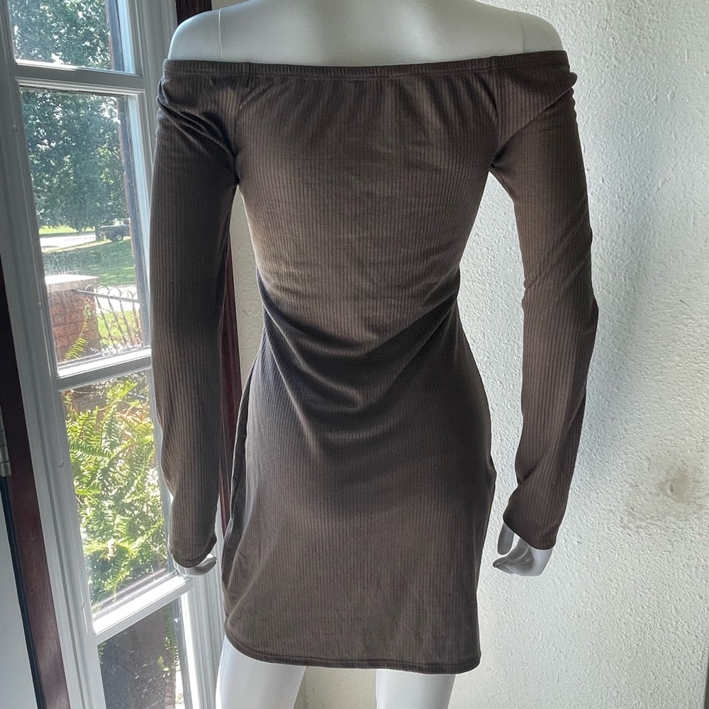 Tobi Off My Shoulder Bodycon Dress - Picture 7 of 9